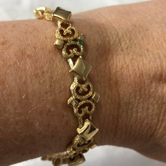 Vintage Avon Precious Pretenders Gold Tone Scroll Link Bracelet - Picture 1 of 11